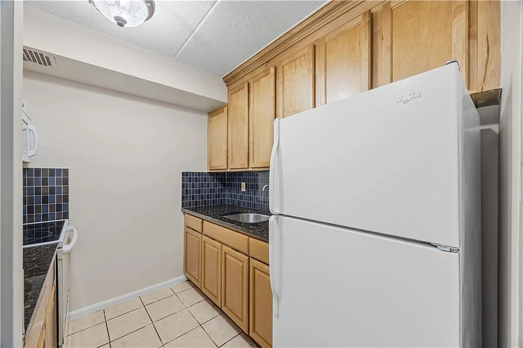 10842 Flatlands 9th St APT 25B - Photo 4