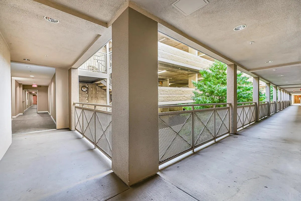1101 S Main St - Photo 29