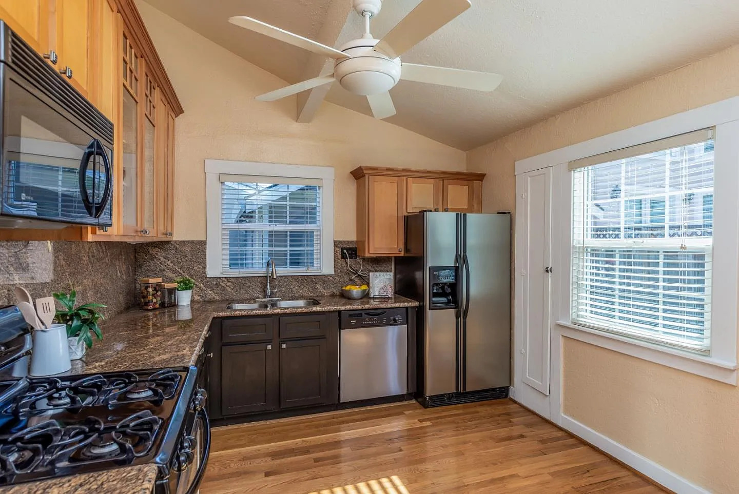 1385 Milton Way - Photo 19