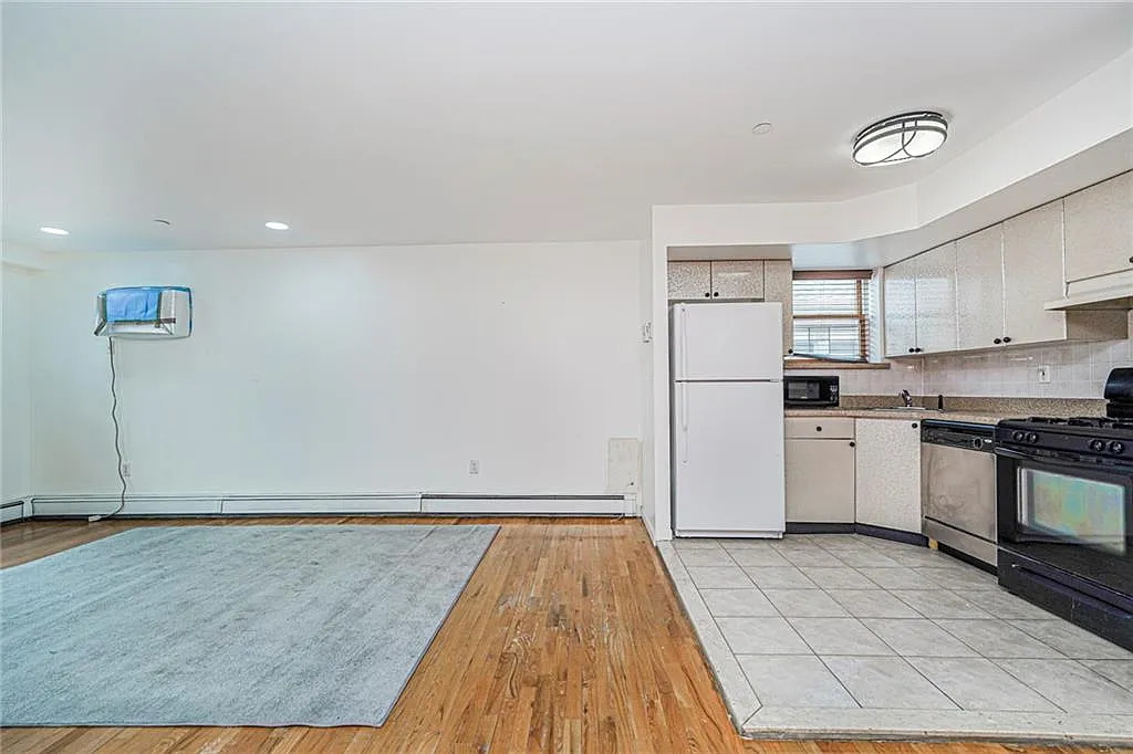 1838 W 13th St - Photo 3