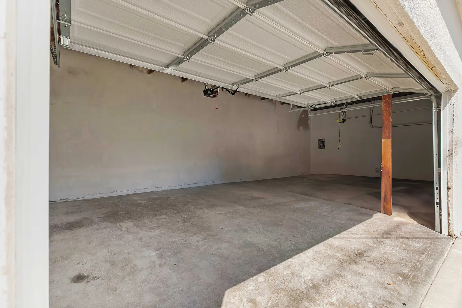 1902 N Hollywood Way - Photo 1