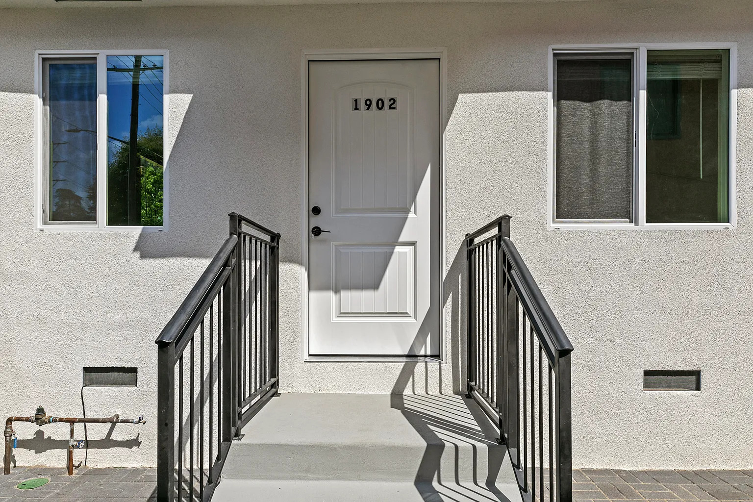 1902 N Hollywood Way - Photo 3