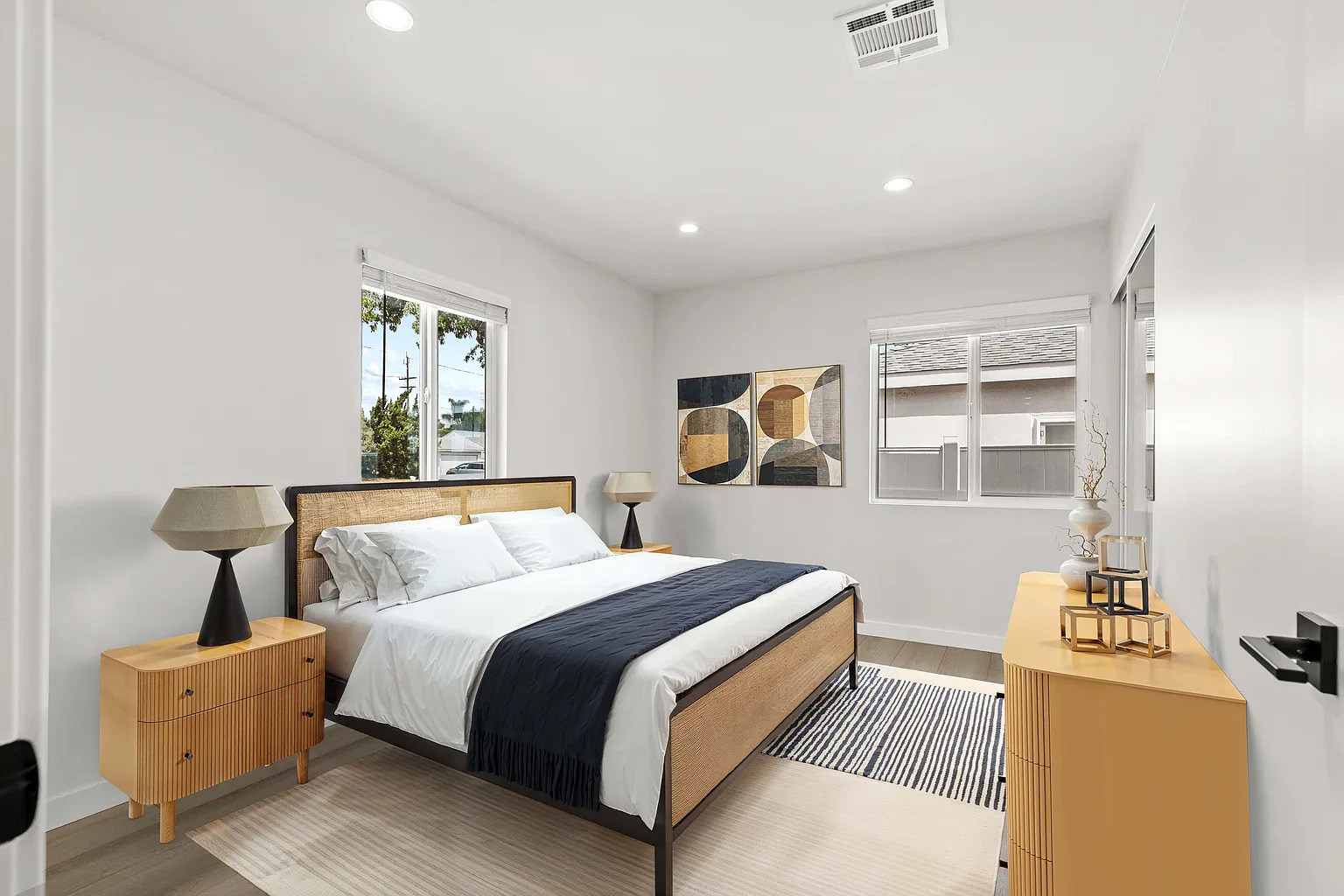 1902 N Hollywood Way - Photo 4