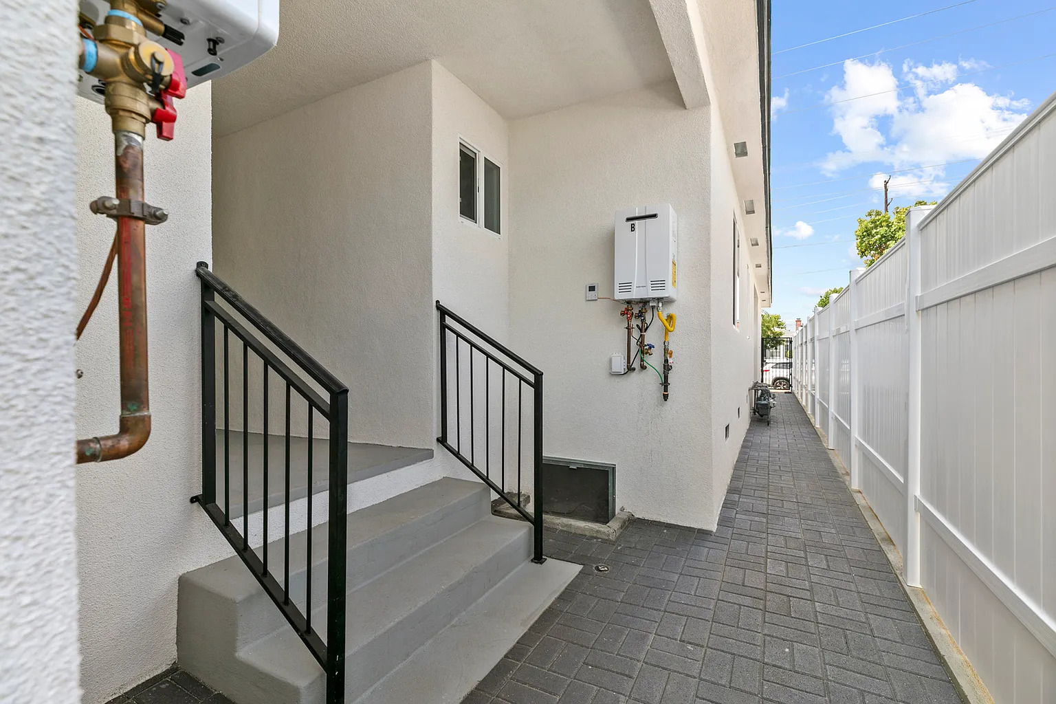1902 N Hollywood Way - Photo 6