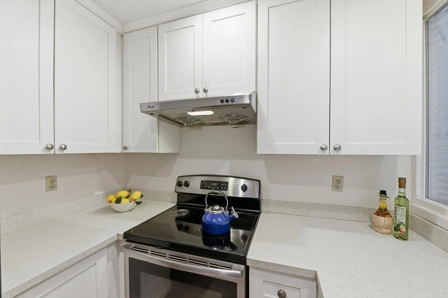 2386 Balme Dr - Photo 3