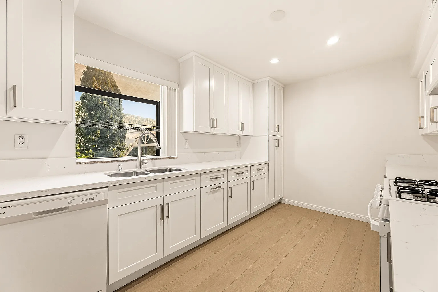 260 S 6th St - Photo 10