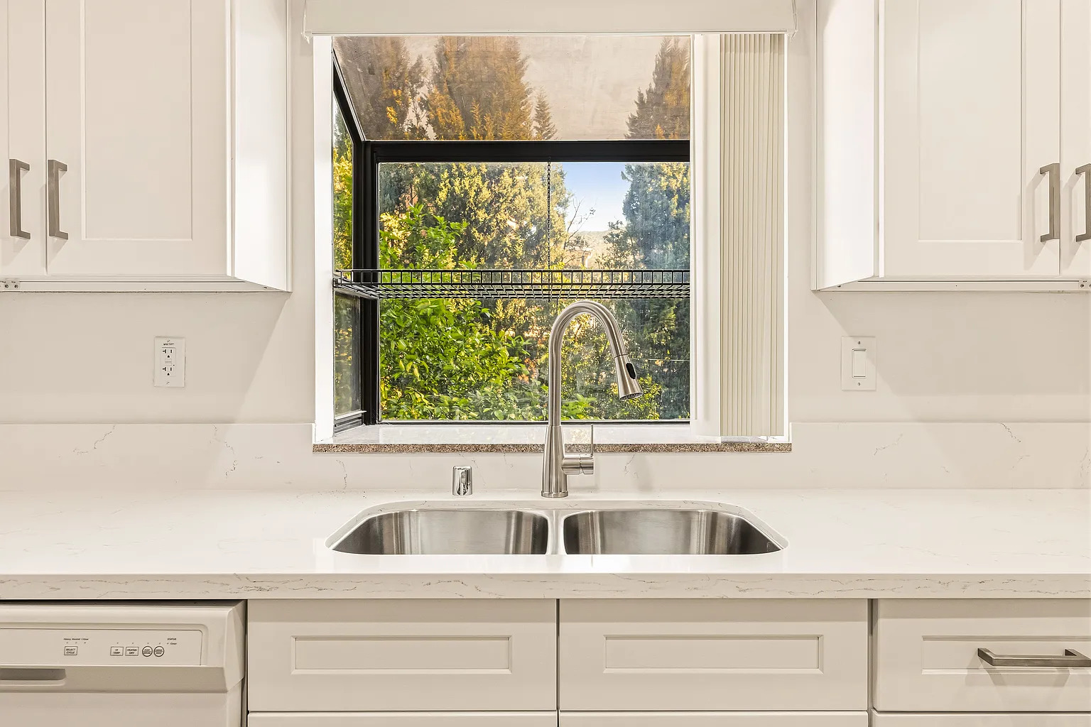 260 S 6th St - Photo 8