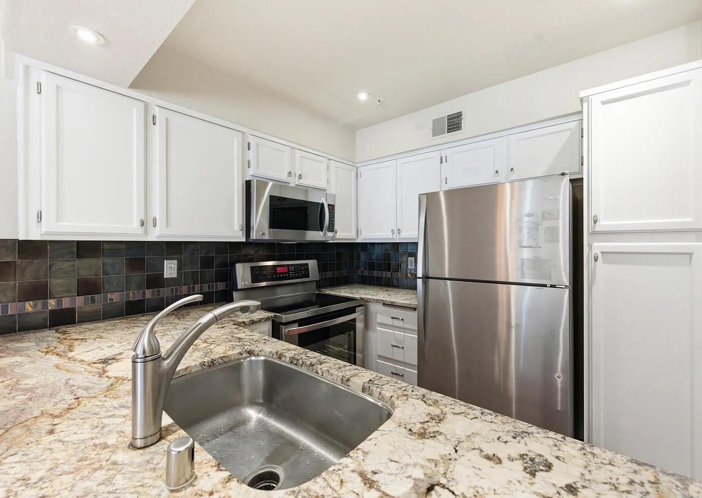 2 Village Parkway - Photo 12