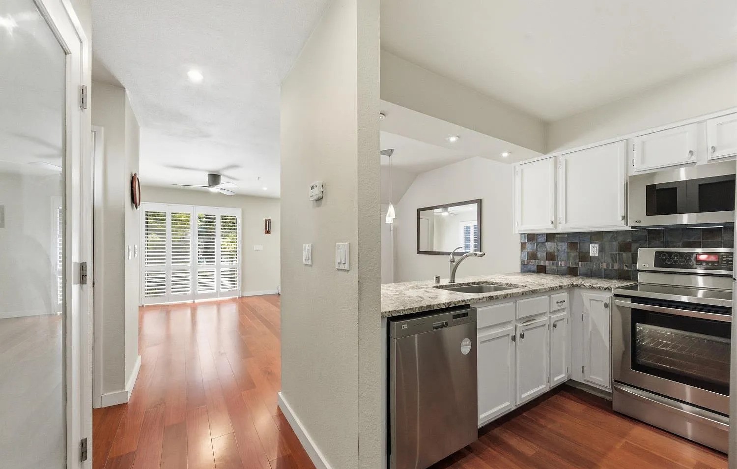 2 Village Parkway - Photo 18
