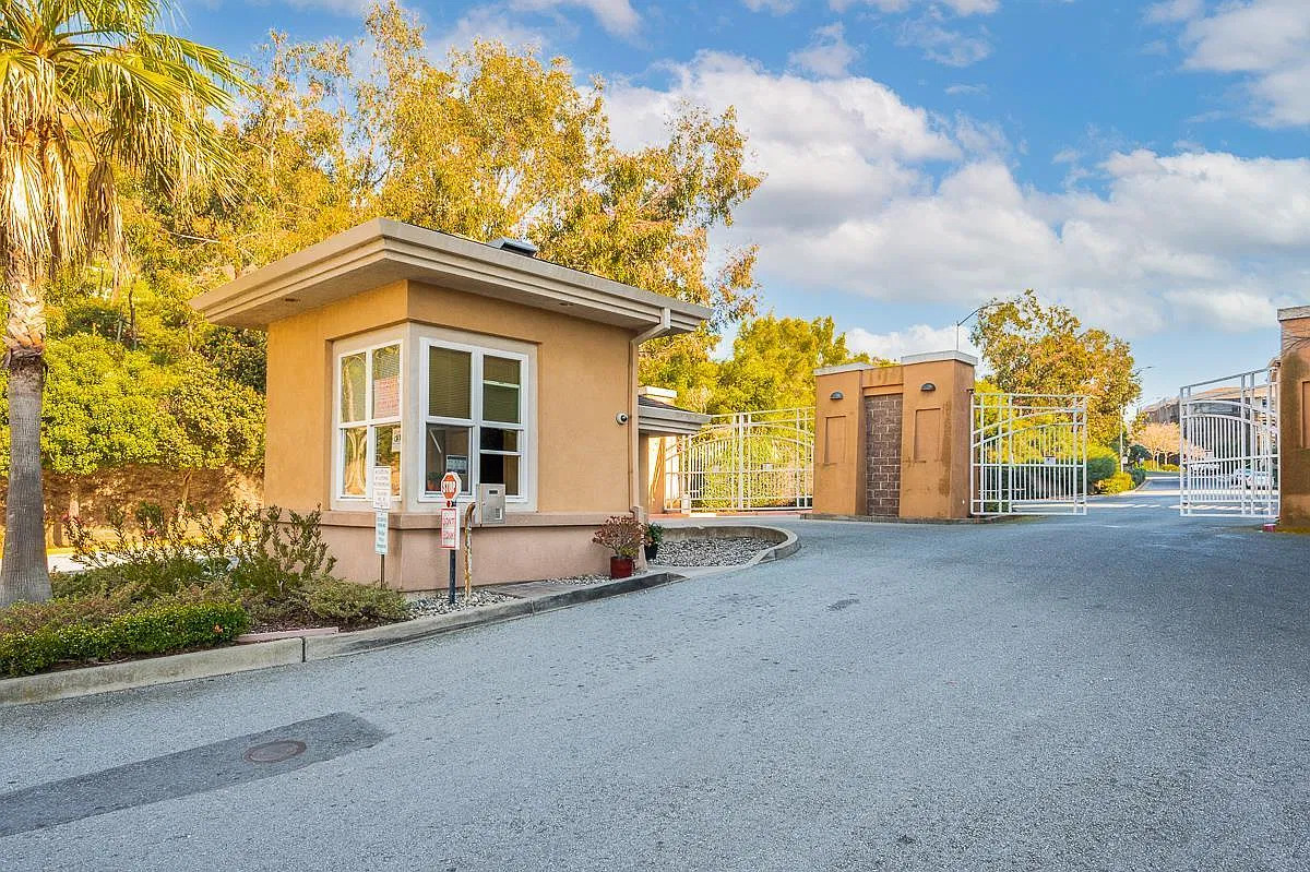 401 Crescent Ct - Photo 13