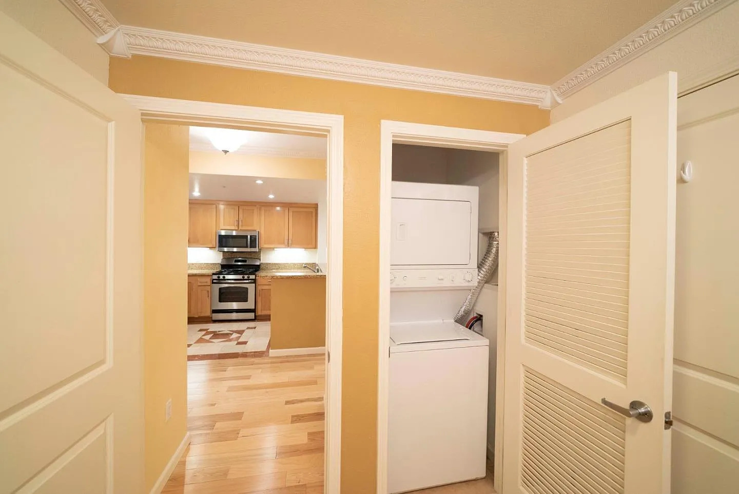 401 Crescent Ct - Photo 8