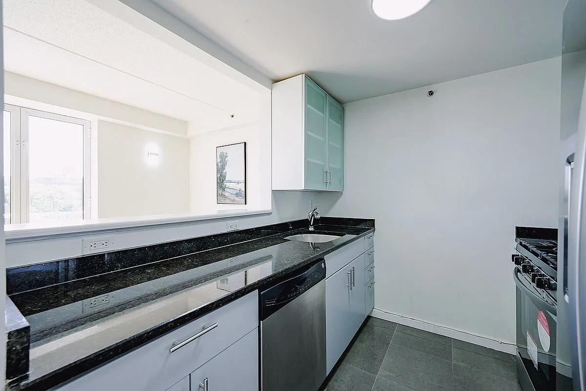 88-20 Parsons Blvd - Photo 38
