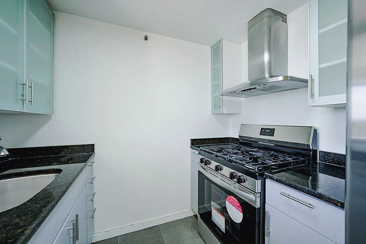 88-20 Parsons Blvd - Photo 26