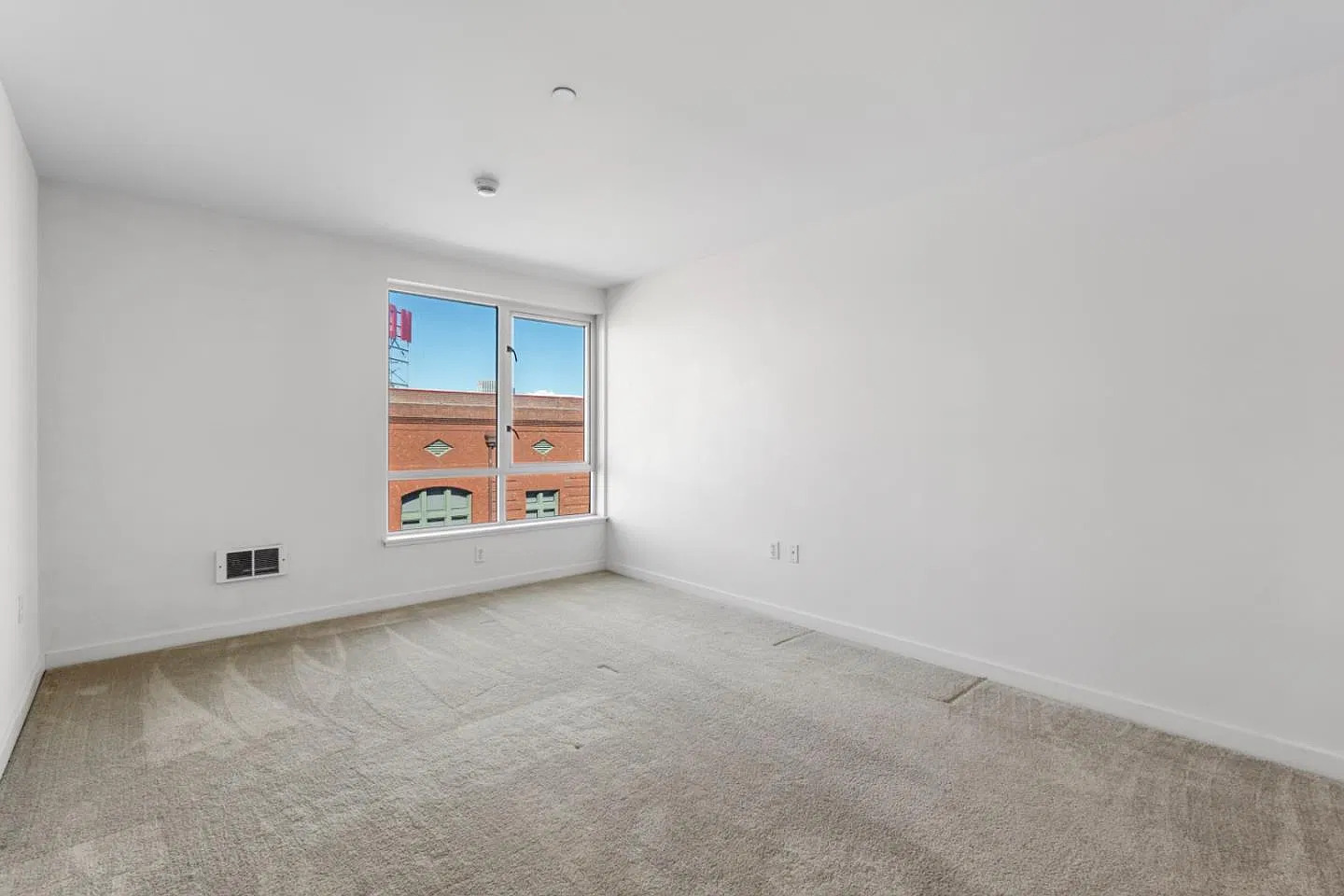 888 7th St - Photo 4