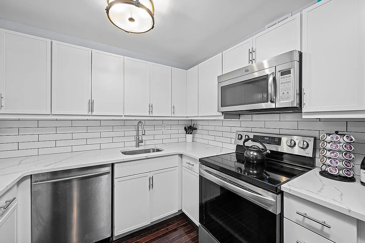 9985 Shore Rd APT 14B - Photo 2