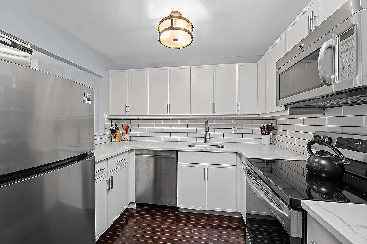 9985 Shore Rd APT 14B - Photo 3